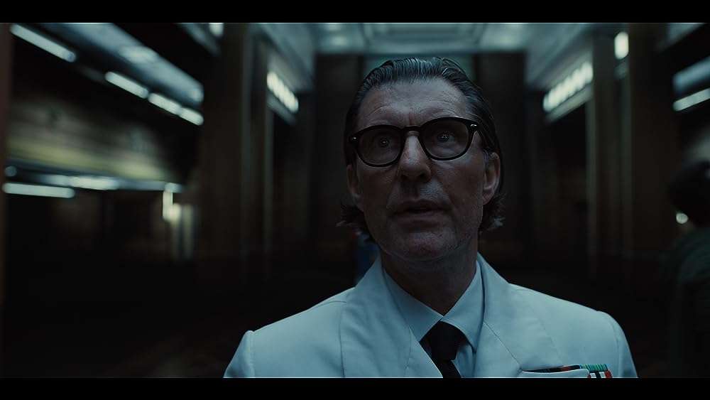 Explicación del final de la película Haunting of the Queen Mary (2023): ¿Quién es el espíritu que entra en el cuerpo de David y cuál es su intención?