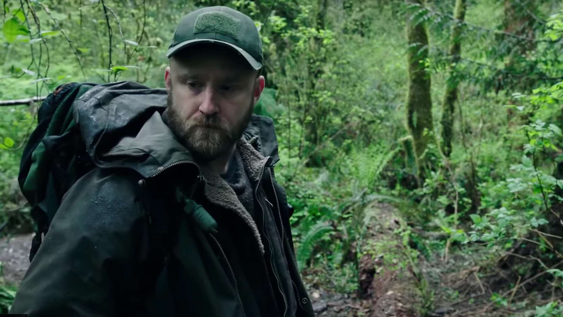 Leave No Trace (2018): Final de la película, explicado y temas analizados - ¿Por qué Tom colgó una bolsa en el árbol?