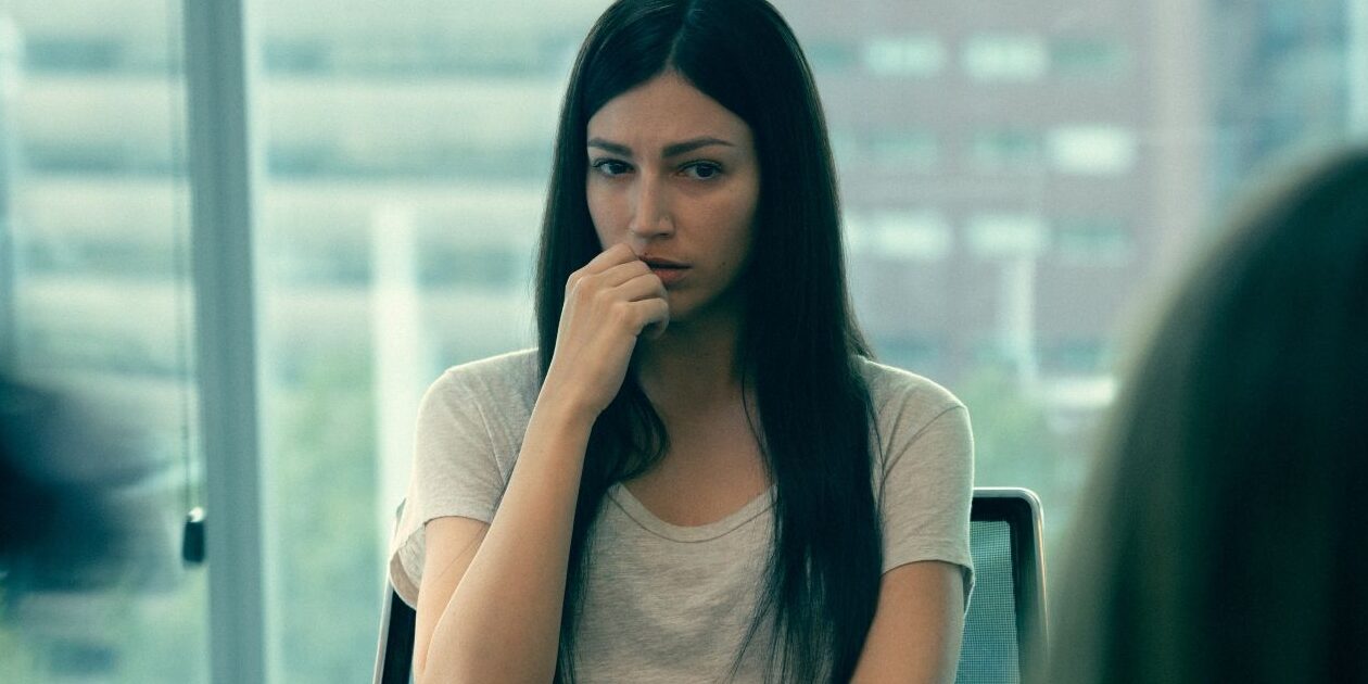 El final de la temporada 1 de School Spirits explica 5 misterios importantes