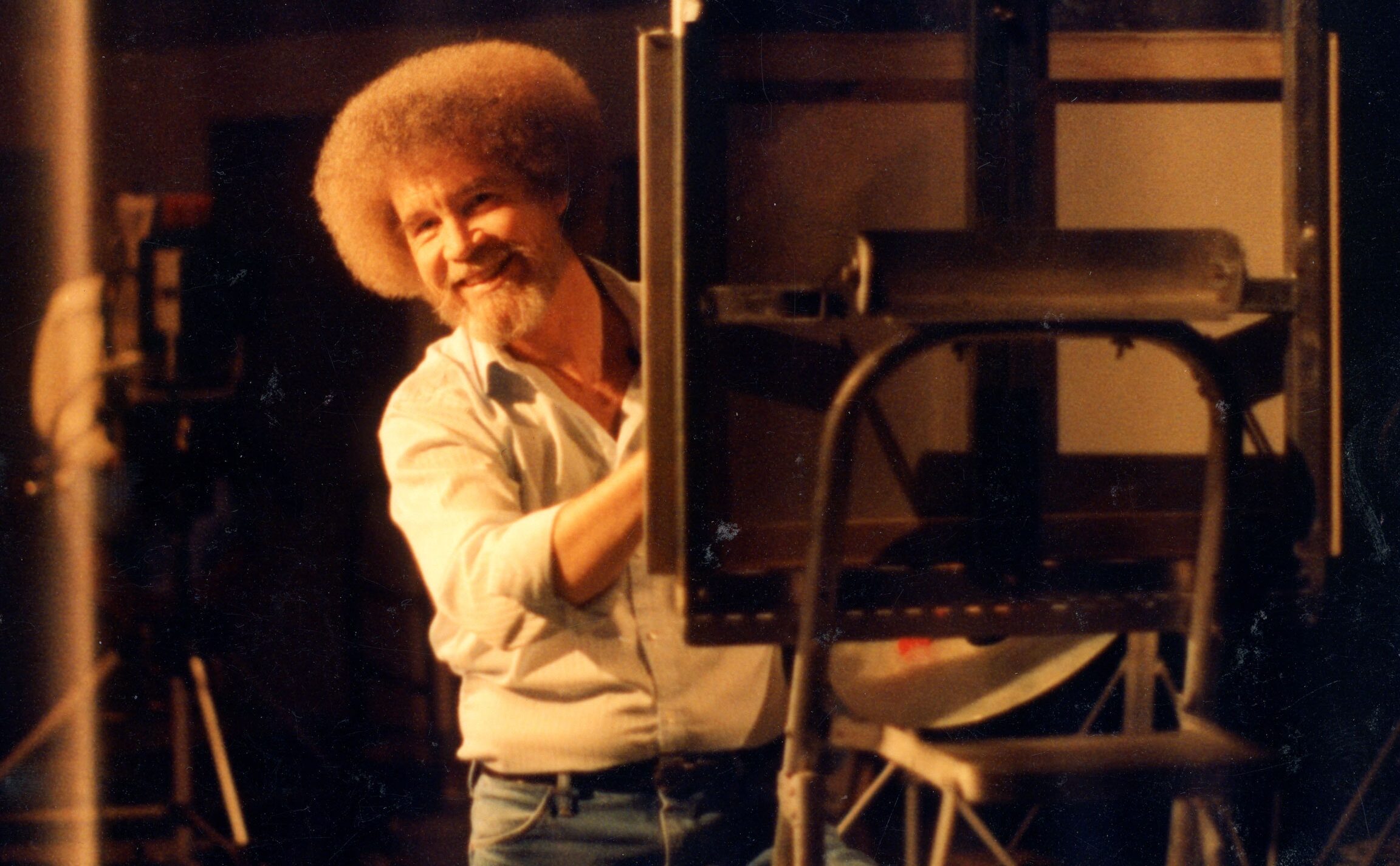 Lo que se revela en “Bob Ross: Accidentes felices, traición y codicia...